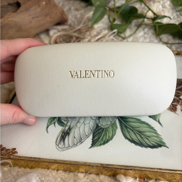 Valentino Black/White Rockstud Cat Eye Sunglasses w/ Case - Picture 13 of 15